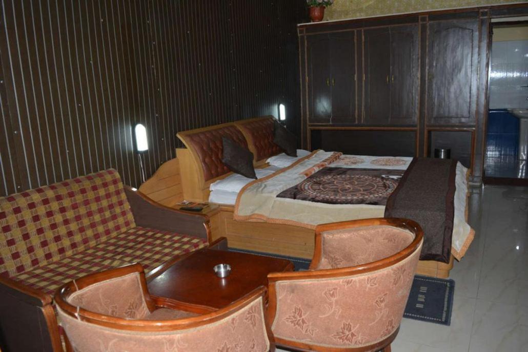 Hotel Crystal Palace Dhanaulti Exteriér fotografie